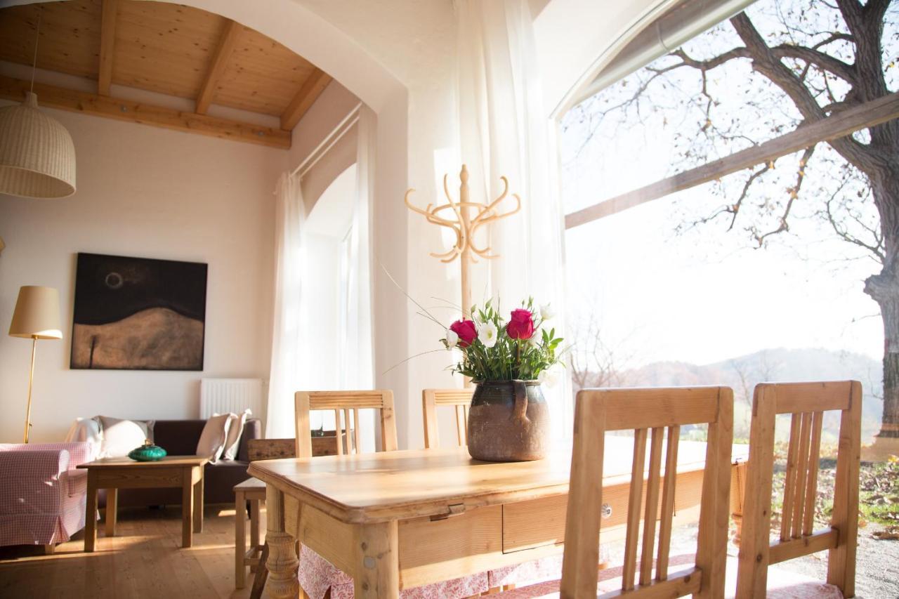 Winzarei, Weingut Tement Villa Berghausen Luaran gambar