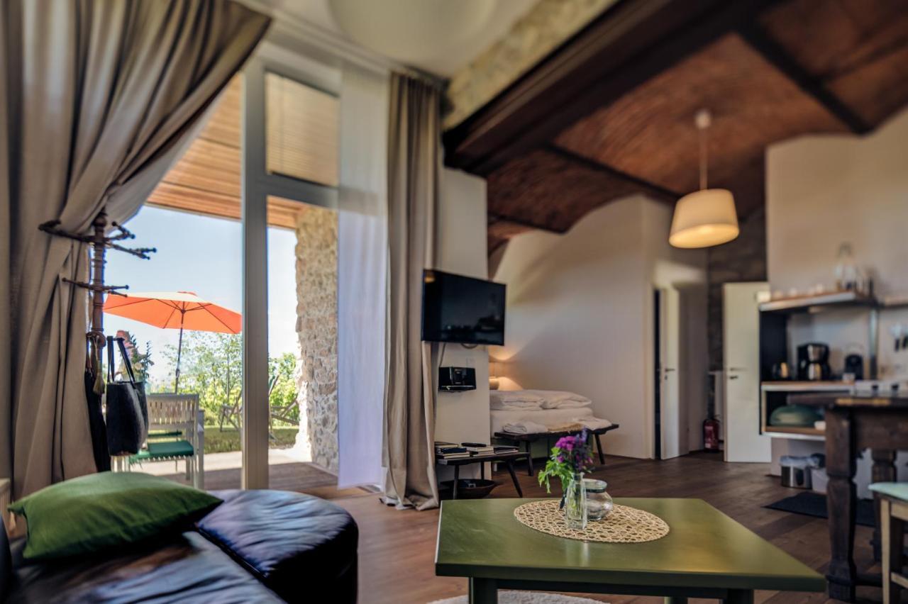 Winzarei, Weingut Tement Villa Berghausen Luaran gambar
