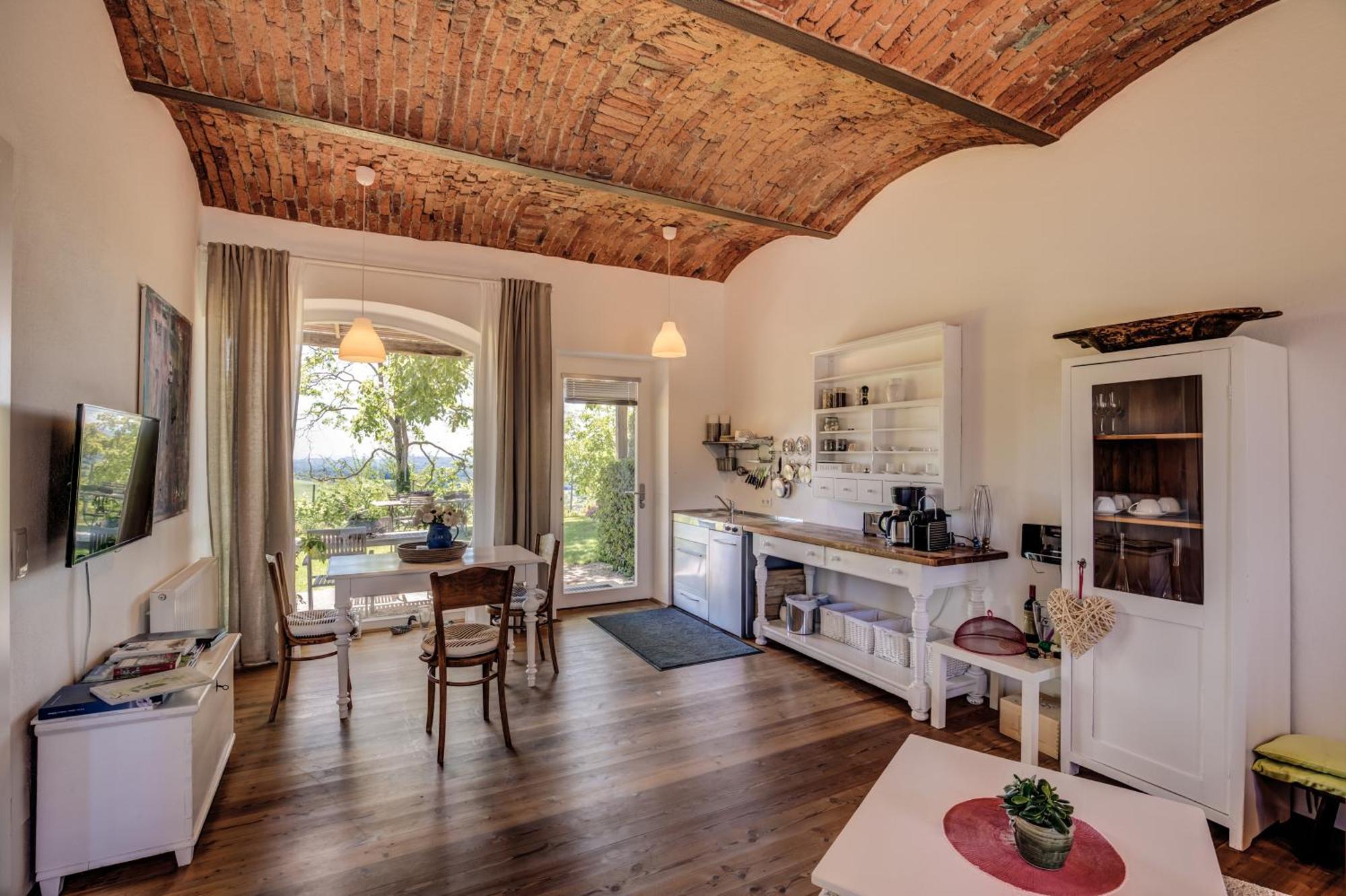Winzarei, Weingut Tement Villa Berghausen Luaran gambar